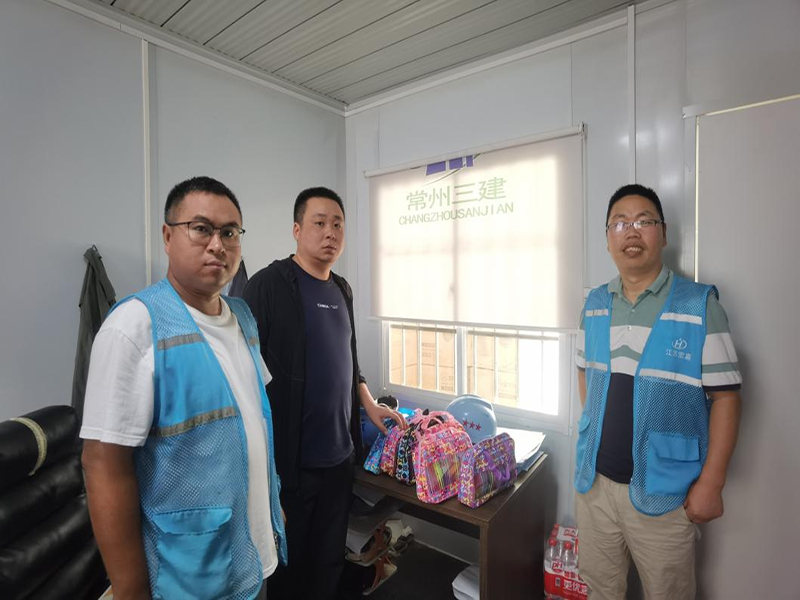 高溫慰問(wèn)送清涼,真情關(guān)懷暖人心-江蘇宏嘉工程項(xiàng)目管理有限公司開(kāi)展夏季現(xiàn)場(chǎng)高溫慰問(wèn)活動(dòng)